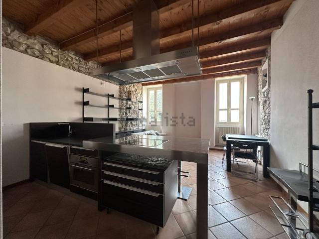 Appartamento in affitto a Zona Centro, Brescia