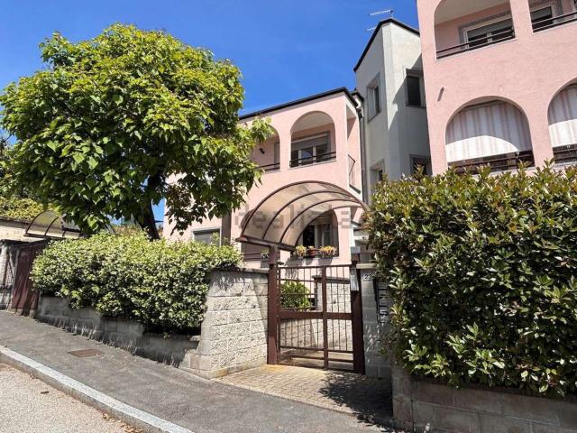 Appartamento in affitto a Lissago, Varese