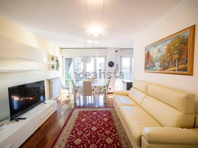 Appartamento in affitto a Municipio 9, Milano