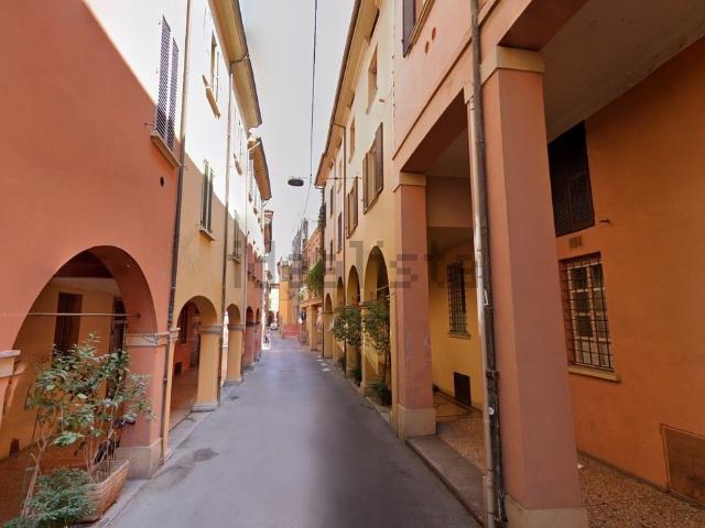 Appartamento in affitto a Santo Stefano, Bologna