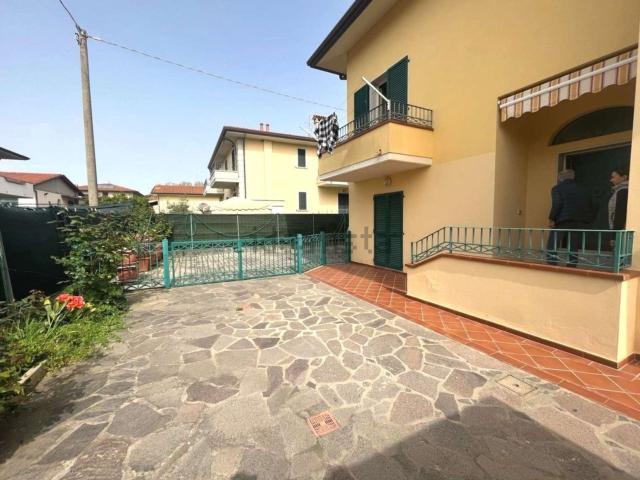 Appartamento in affitto a Casone, Marina Di Massa