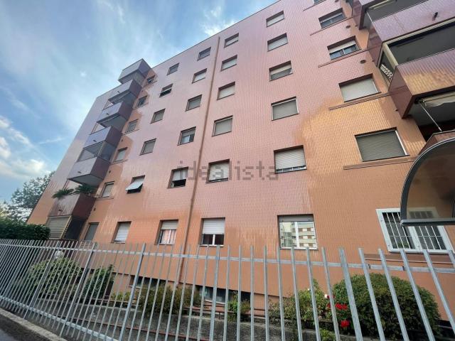 Appartamento in affitto a Trenno, Milano