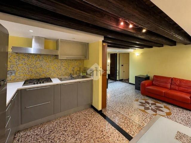 Appartamento in affitto a Centro Est, Serra Riccò