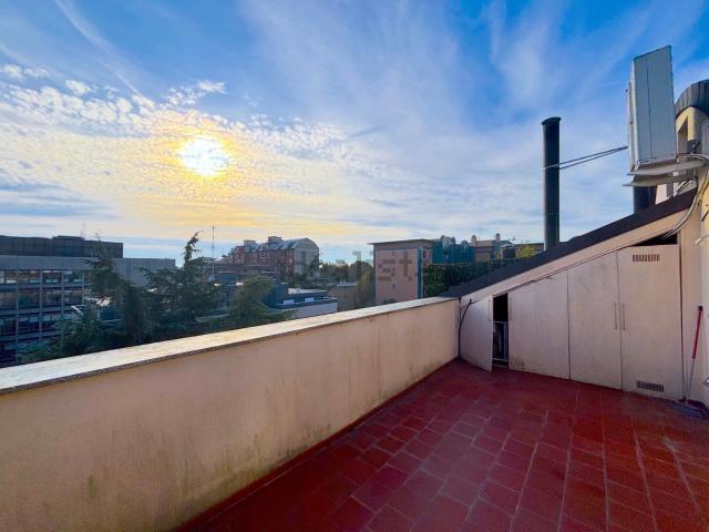 Attico in affitto a Municipio 9, Milano