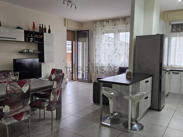 Appartamento in affitto a Oleggio, Novara