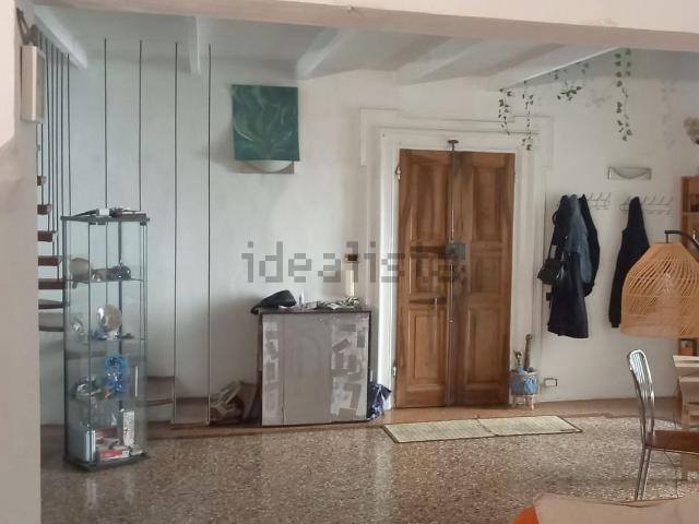Appartamento in affitto a Santo Stefano, Bologna