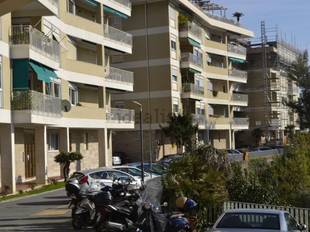 Appartamento in affitto a Centro Est, Serra Riccò