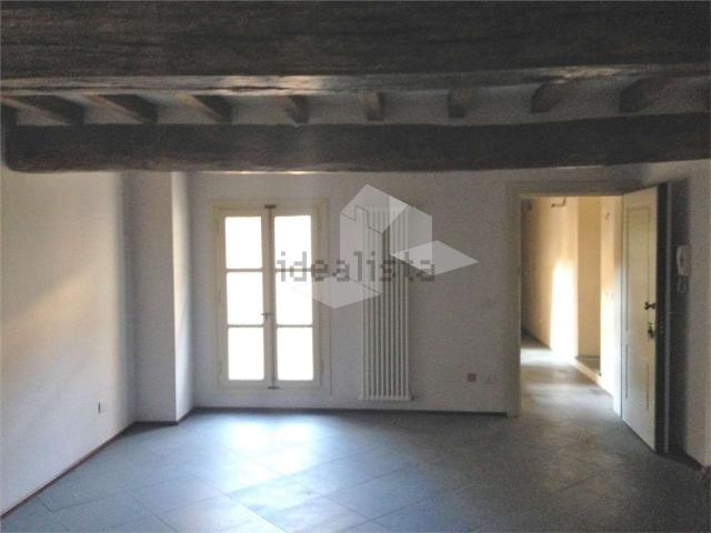 Appartamento in affitto a San Pietro città, Re