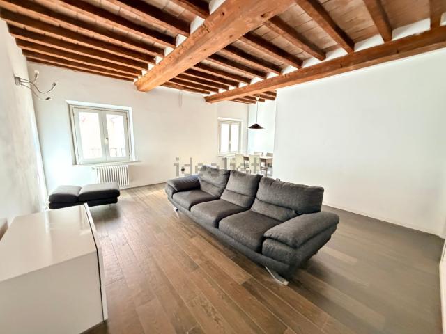 Appartamento in affitto a Centro Storico, Modena