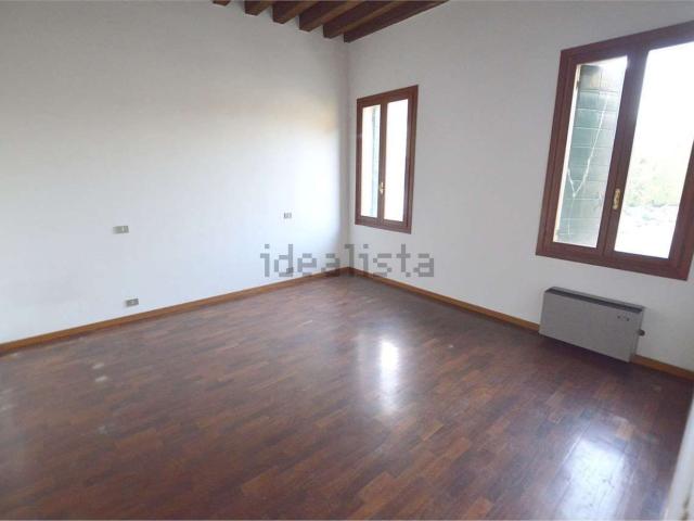 Appartamento in affitto a Este, Padova