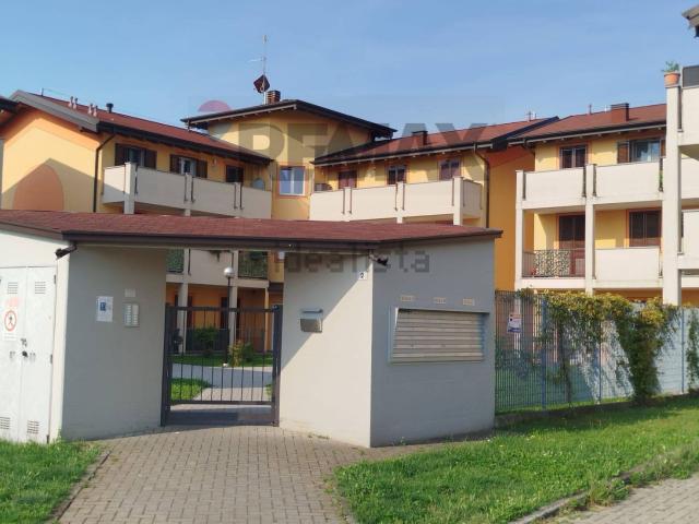 Appartamento in affitto a Vellezzo Bellini, Lombardia