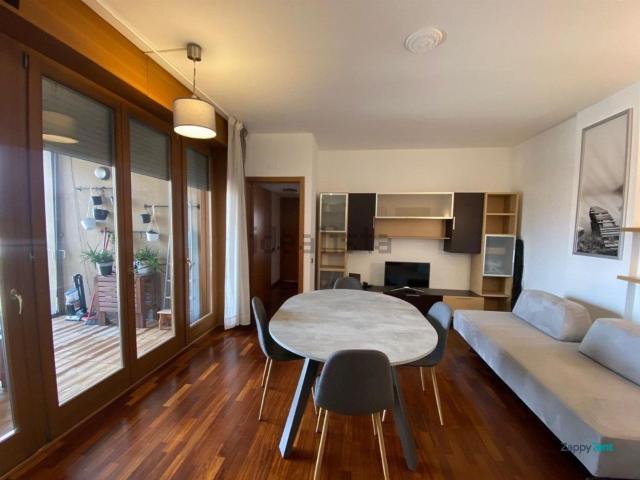 Appartamento in affitto a Municipio 9, Milano