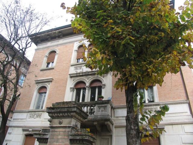 Appartamento in affitto a Sant'Agostino città-Porta Castello, Re