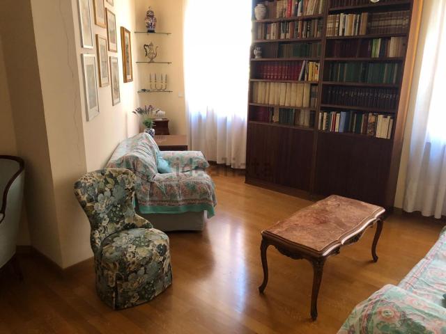 Appartamento in affitto a Centro Est, Serra Riccò