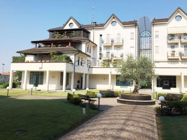Attico in affitto a Ronchi, Gallarate