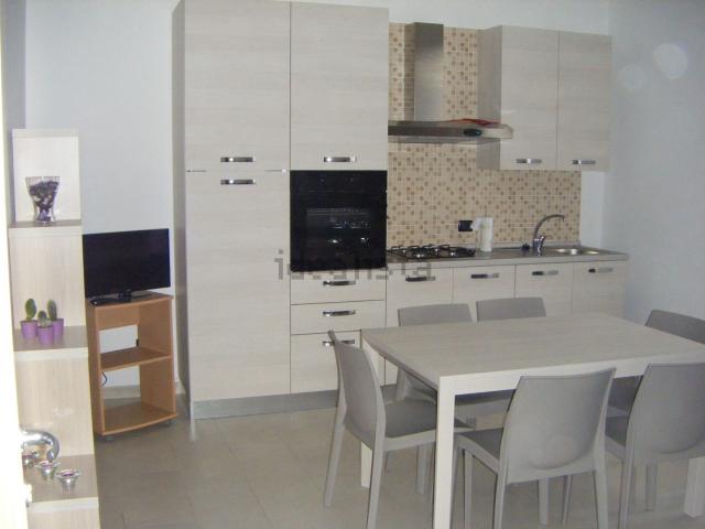 Appartamento in affitto a Angera, Lombardia