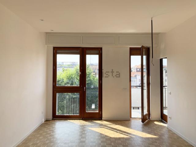 Appartamento in affitto a Municipio 6, Milano