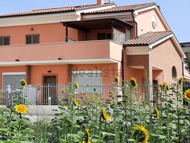 Appartamento in affitto a Camerano, Ancona