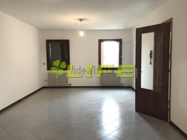 Appartamento in affitto a Crespano Del Grappa, Veneto