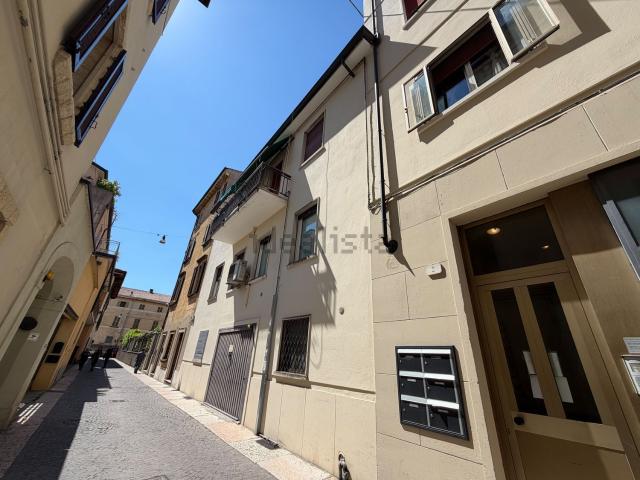 Appartamento in affitto a Centro storico, Brenzone