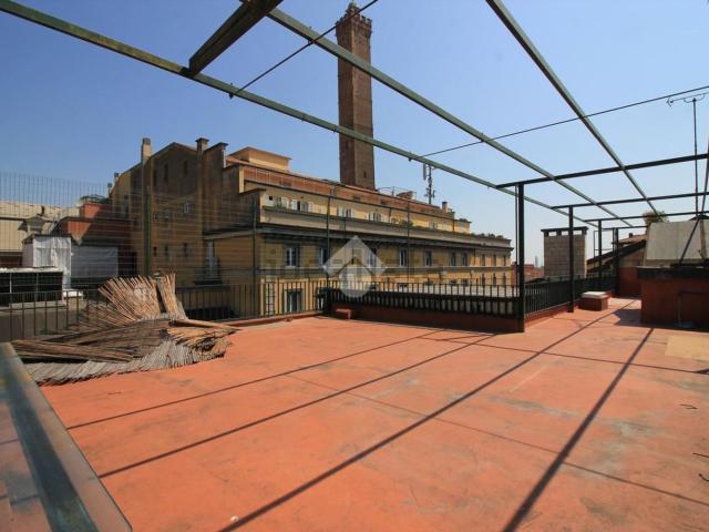 Attico in affitto a Santo Stefano, Bologna