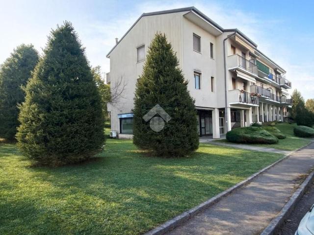 Appartamento in affitto a Brenna, Lombardia