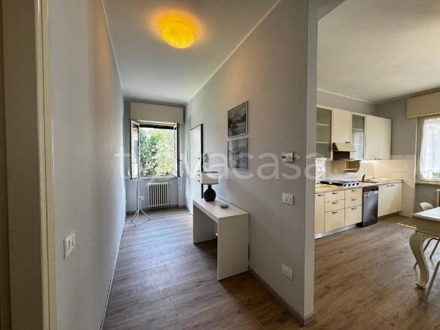 Appartamento in affitto a Barzanò, Lecco