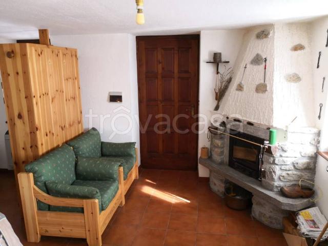 Appartamento in affitto a Challand Saint Anselme, Aosta