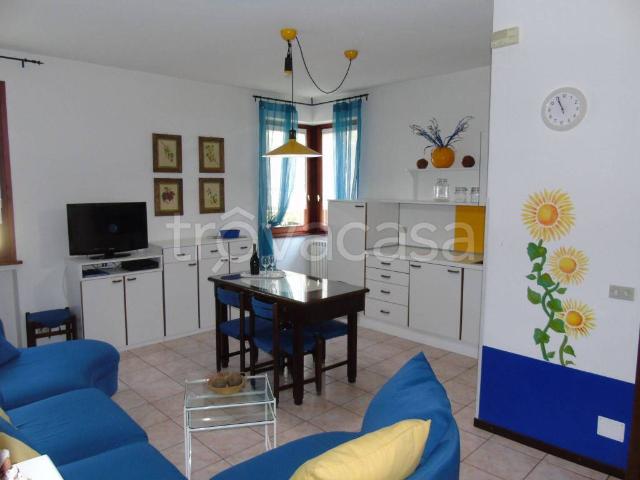 Appartamento in affitto a Villatico, Colico