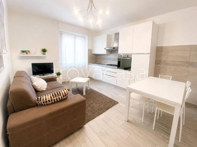 Appartamento in affitto a Caserme, Como