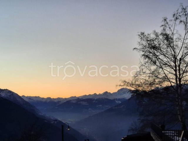 Appartamento in affitto a Emarese, Aosta