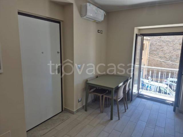 Appartamento in affitto a Valverde, Enna