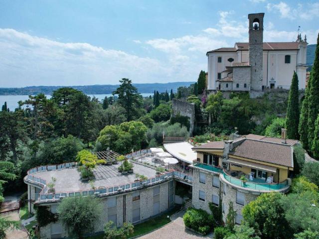 Appartamento in affitto a Comunità Montana Parco Alto Garda bresciano, Gardone Riviera