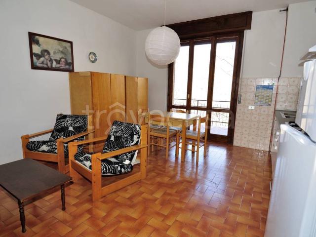 Appartamento in affitto a Locatello, Lombardia