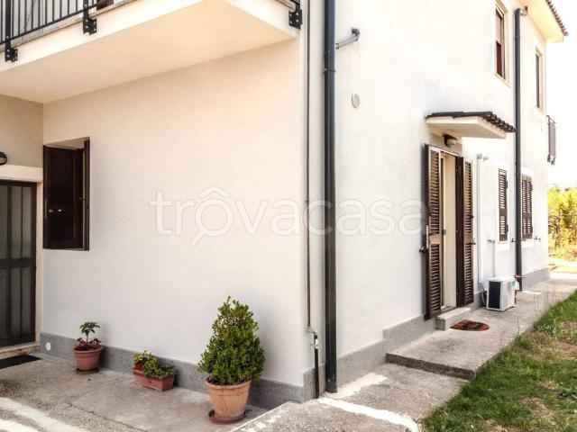 Appartamento in affitto a Sassone, Roma Capitale