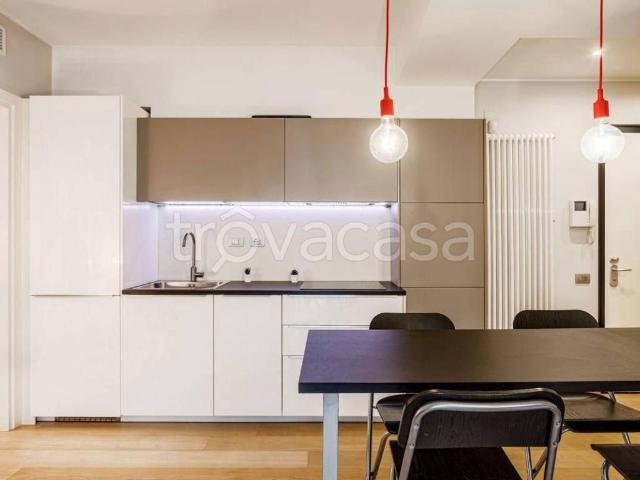 Appartamento in affitto a Municipio 9, Milano
