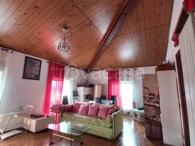 Appartamento in affitto a Comunità Montana del Piambello, Porto Ceresio