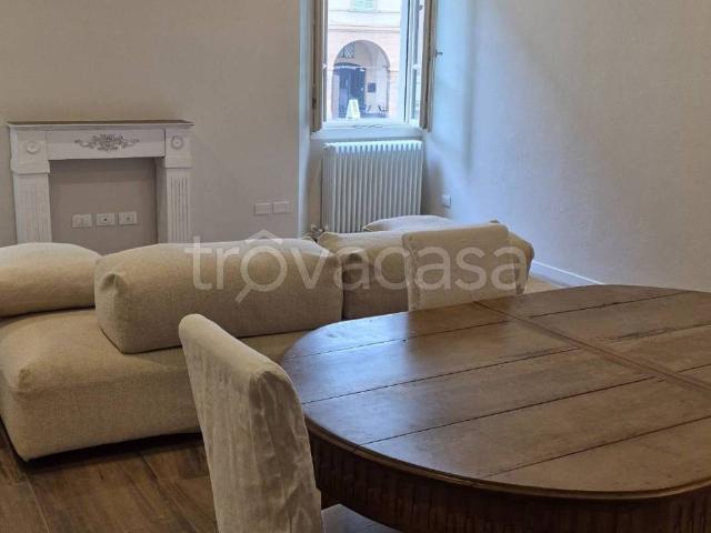 Appartamento in affitto a San Prospero città, Re
