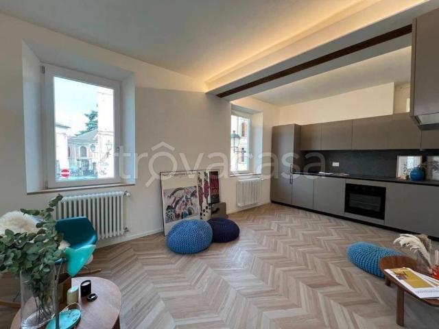 Appartamento in affitto a Santo Stefano città, Re