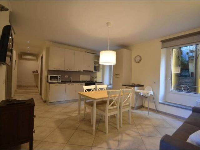 Appartamento in affitto a Varenna, Lombardia