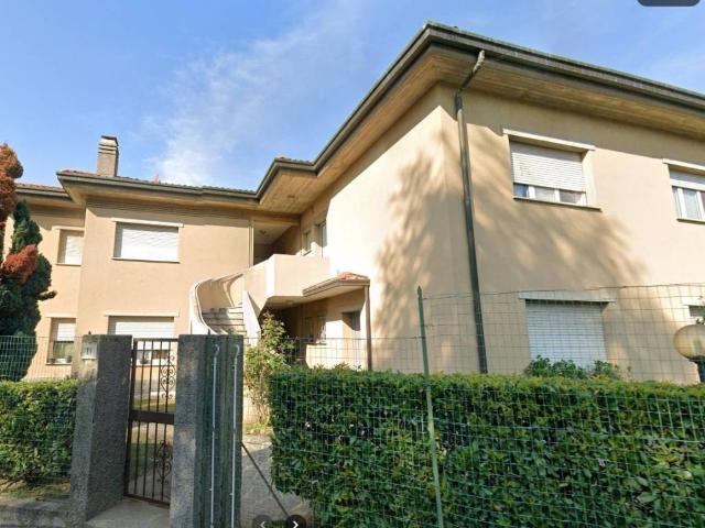 Appartamento in affitto a Bizzozero, Varese