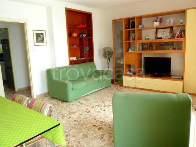 Appartamento in affitto a Capomulini, Acireale