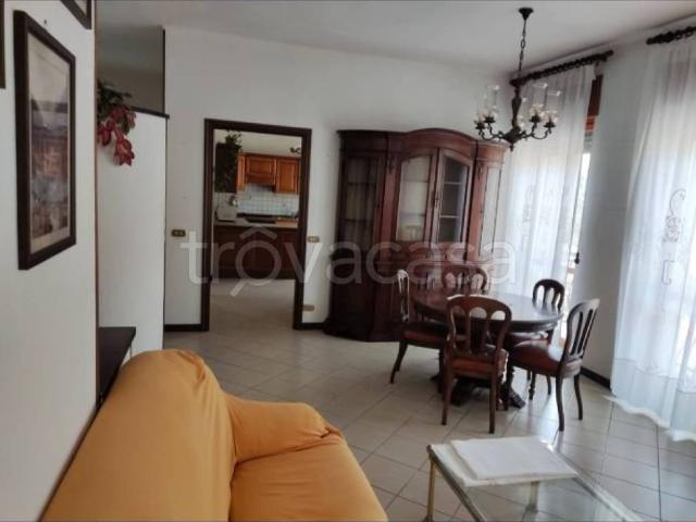 Appartamento in affitto a Borgo Moretta, Alba