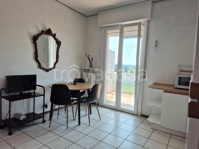 Appartamento in affitto a Arona, Novara