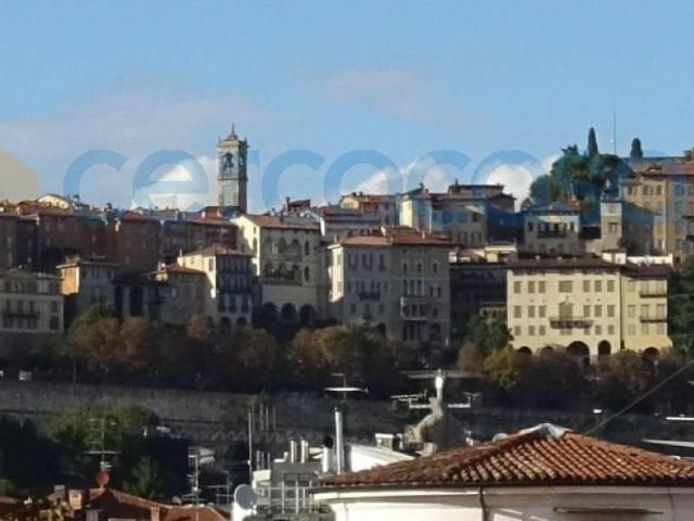 Appartamento in affitto a Zona Centro, Brescia