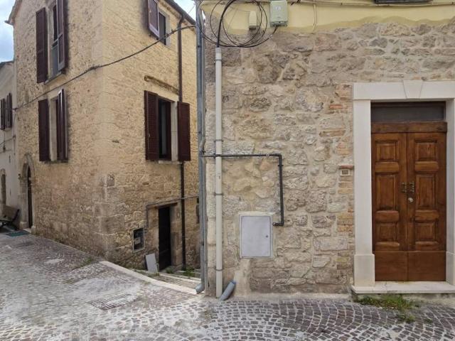 Villa Indipendente in vendita a Abbateggio, Abruzzo