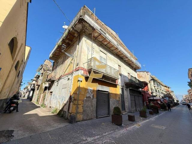 Palazzo in vendita a Acerra, Campania