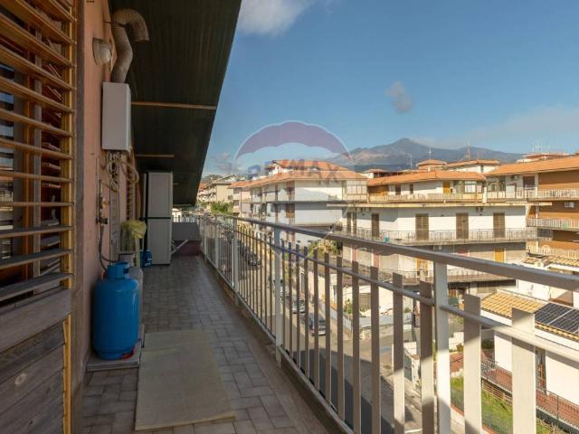 Appartamento in vendita a Aci Sant'antonio, Catania