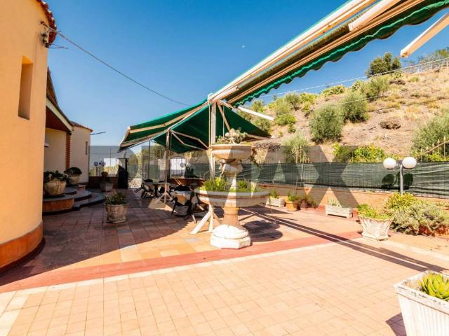 Villa Indipendente in vendita a Adrano, Catania
