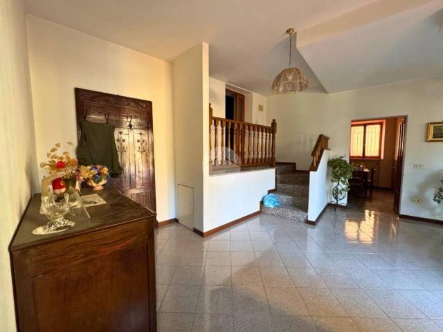 Appartamento in vendita a Adrara San Martino, Lombardia